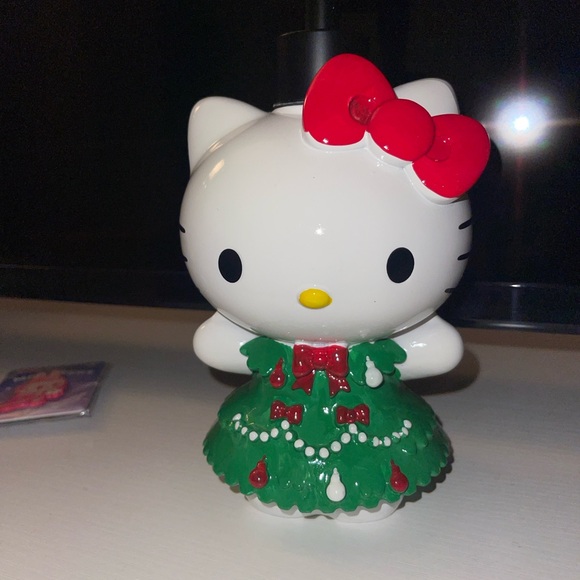 Hello Kitty Christmas Tree Dress Pump Dispenser Bottle - Picture 2 of 3